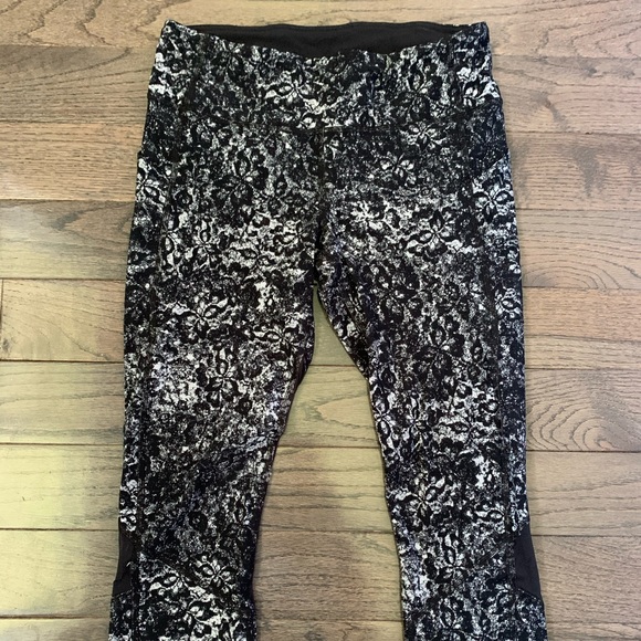 Lululemon Womens size 6 capris leggings - Picture 1 of 4